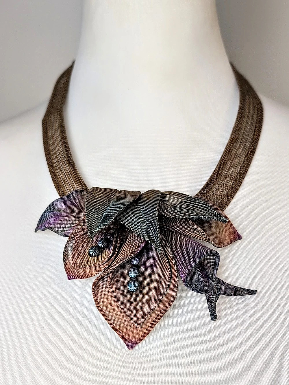 Sarah Cavender Metalworks Mesh Multi Petal Leaf Floral Statement Necklace - Picture 1 of 11